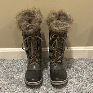Women’s SOREL Fur Lined Snow Boots